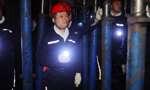 鲍衍胜在新陆矿、益新矿调研...